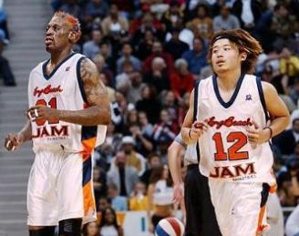 日本第一个进入NBA的球员，身高1.75，扬言三年内要打爆中国男篮