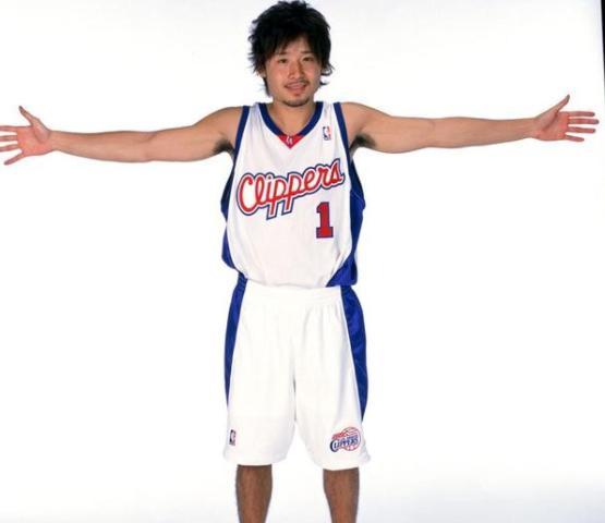 日本第一个进入NBA的球员，身高1.75，扬言三年内要打爆中国男篮