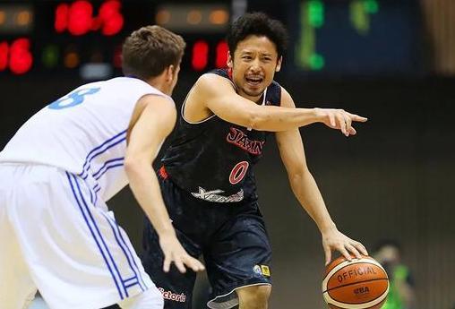 日本第一个进入NBA的球员，身高1.75，扬言三年内要打爆中国男篮