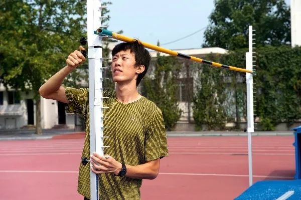 跳高名将张国伟纪录_跳高选手张国伟_跳高冠军张国伟出场