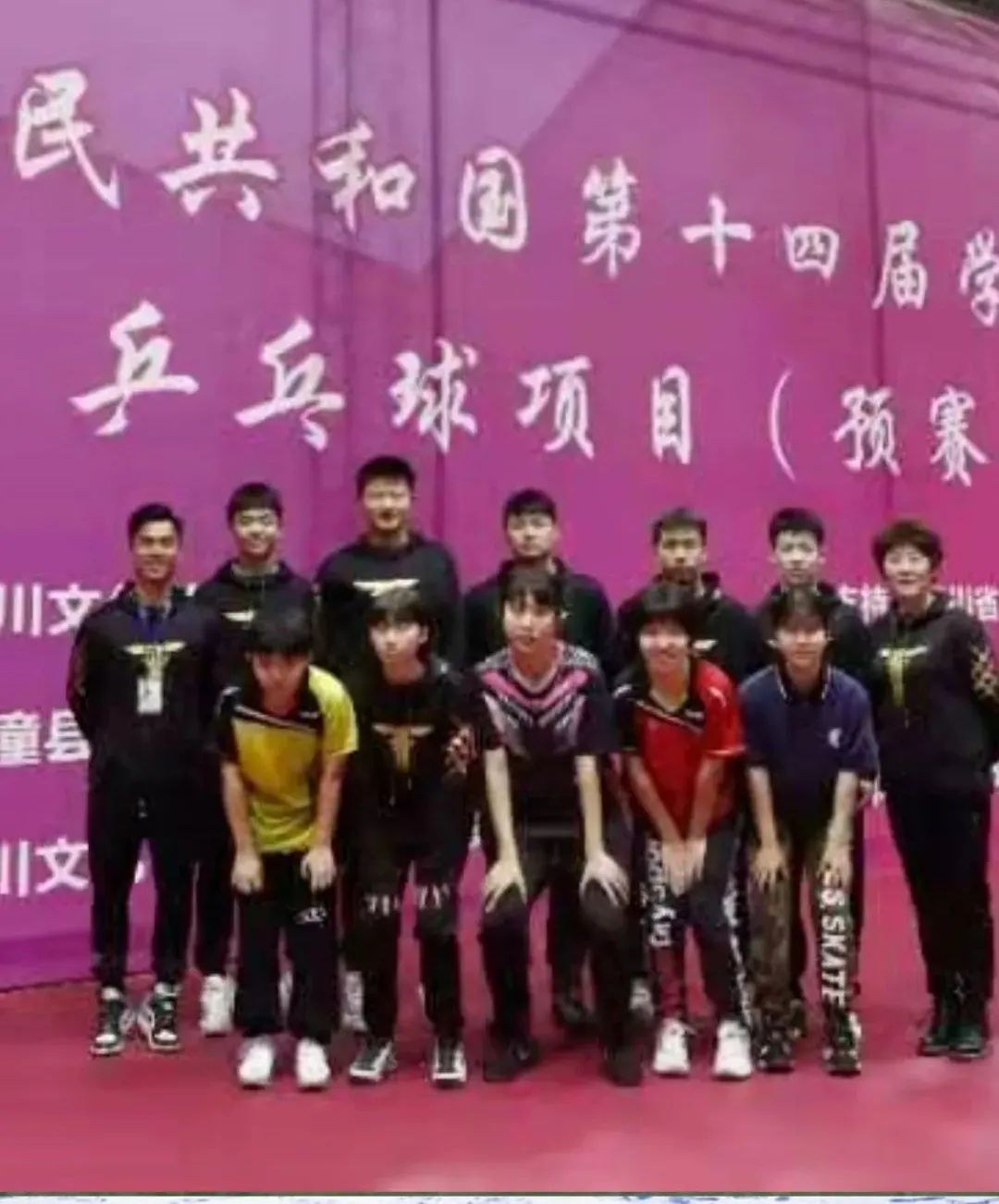 体育老师篮球队拿冠军_篮球运动员冠军是谁_篮球队体育冠军拿老师多少钱