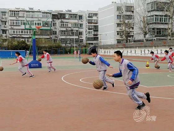 篮球队获得冠军_体育老师篮球队拿冠军_篮球队体育冠军拿老师多少钱