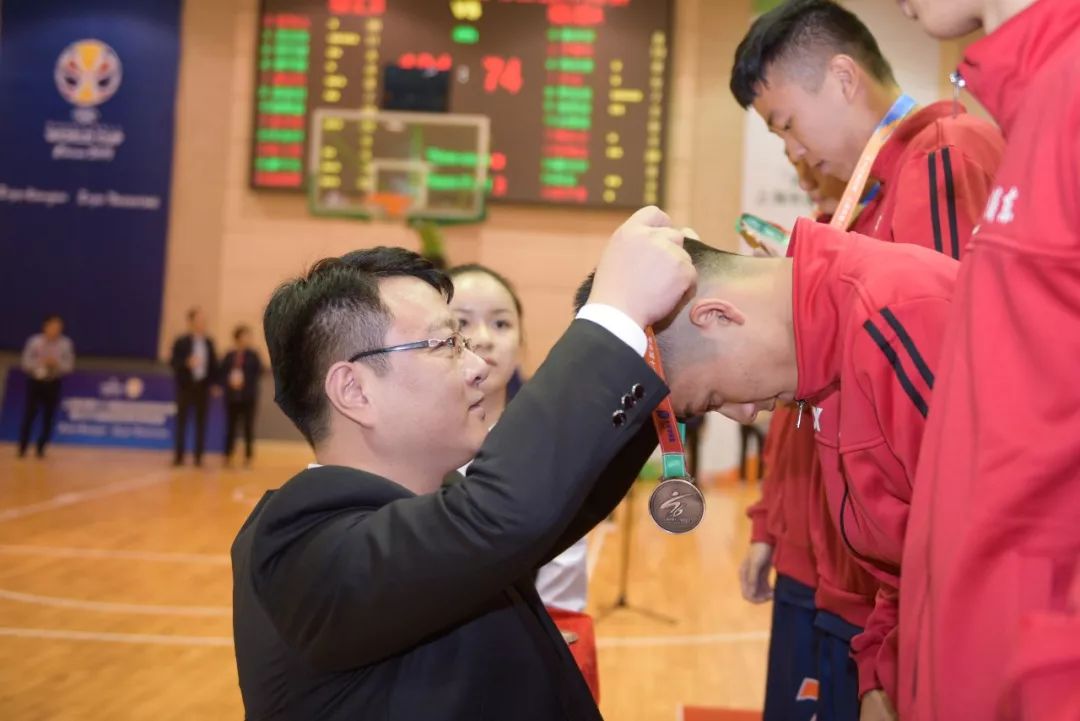 初中篮球冠军_思南中学篮球冠军是谁_高中篮球冠军